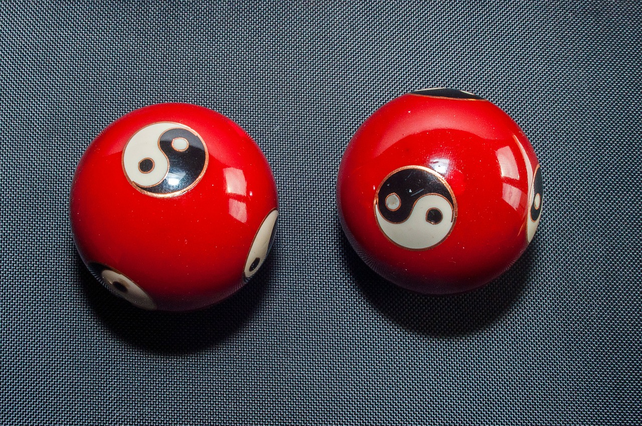 Red yin yang baoding balls