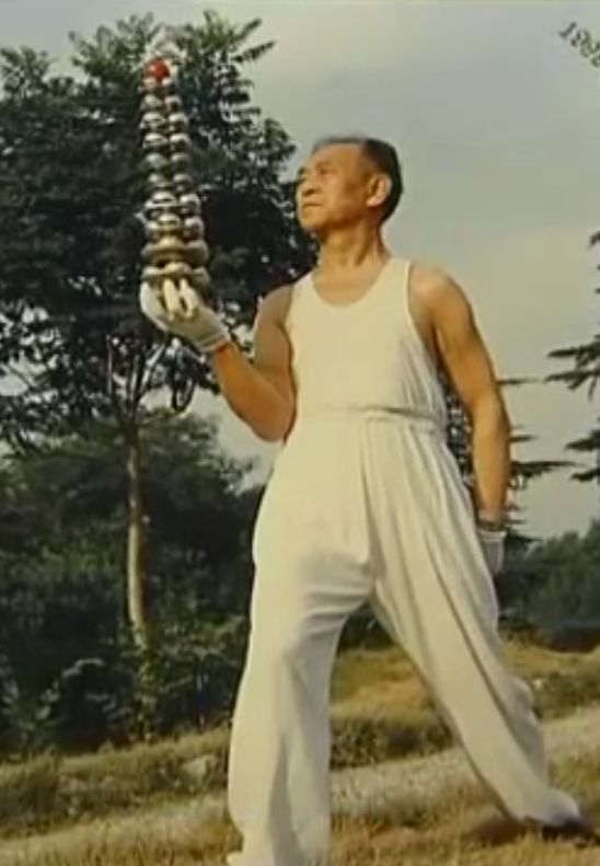 Li Zhanchun practicing baoding iron ball towers