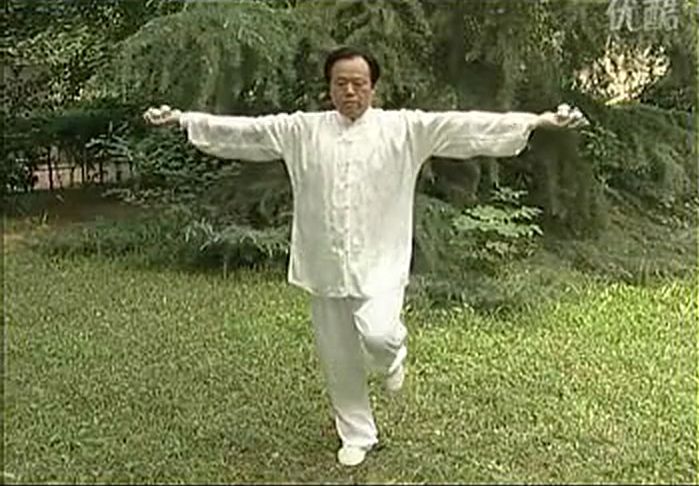 Man doing tai chi with baoding balls